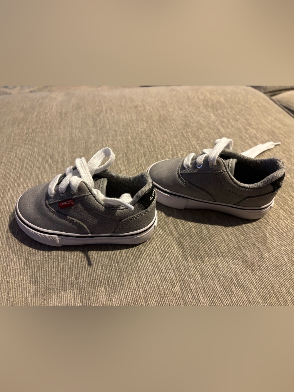 Levi's Toddler Gray Canvas Lace-Up Sneakers size 5 - Picture 2 of 4